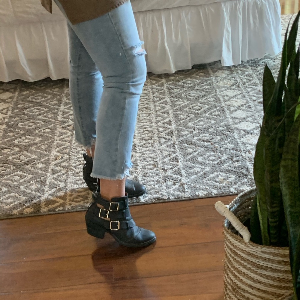 Report Black Leather Ankle Boots